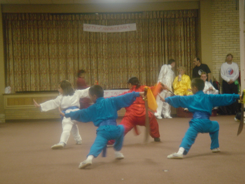 Image: /media/?path=/sports/Kung Fu/2004-10-02 Malee's School 10th Anniversary/DSC03477.JPG